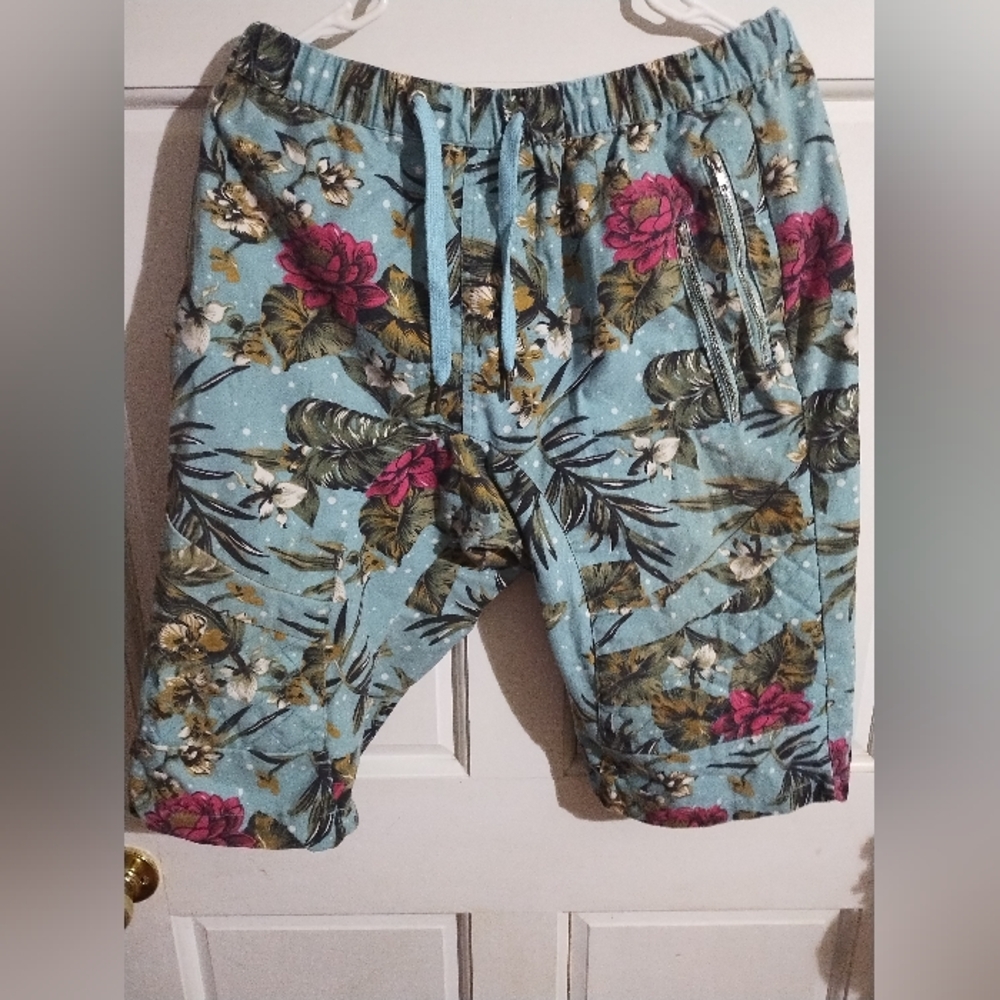 Brooklyn State Men’s Floral Long Cargo shorts Size XL